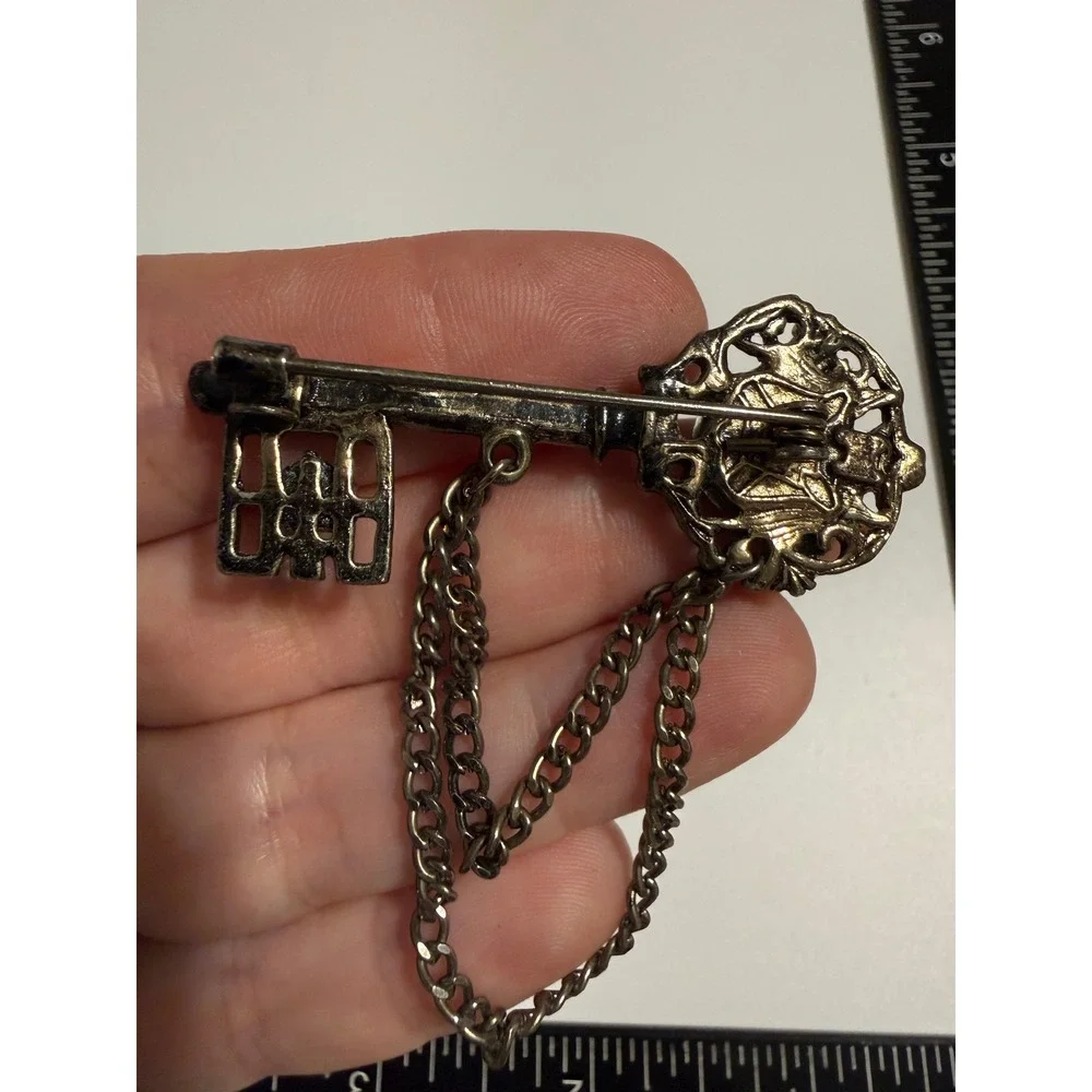 Vintage Gothic Skeleton‎ Key Brooch Purple Rhinestone Silver Tone Chain Pin